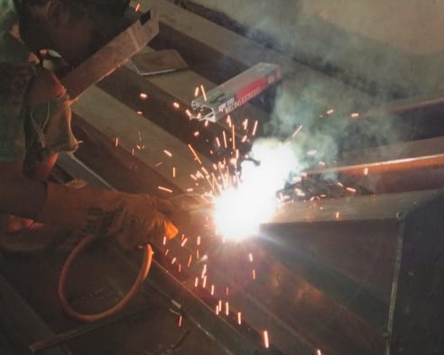 fabrikasi baja lokal vs pabrik